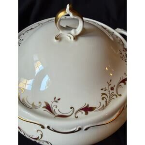 Royal Doulton Strasbourg round covered serving Dish Bone china